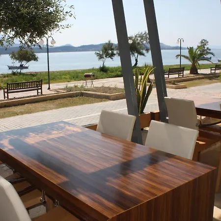 Aura Boutique Lixouri