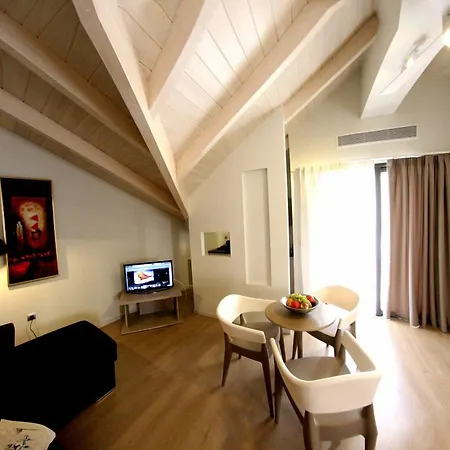 Aura Boutique Lixouri