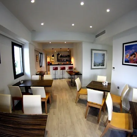 Aura Boutique ホテル