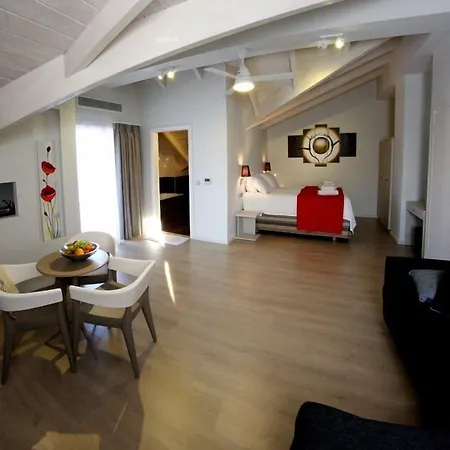 Aura Boutique ホテル