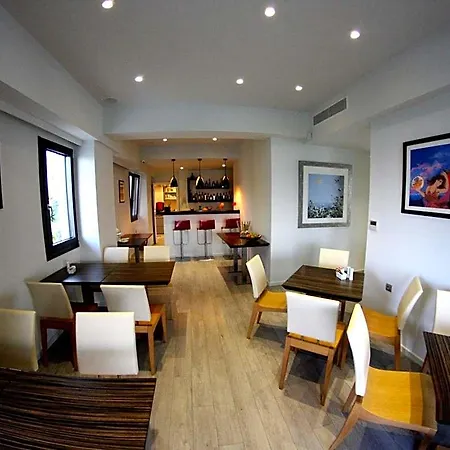 Aura Boutique